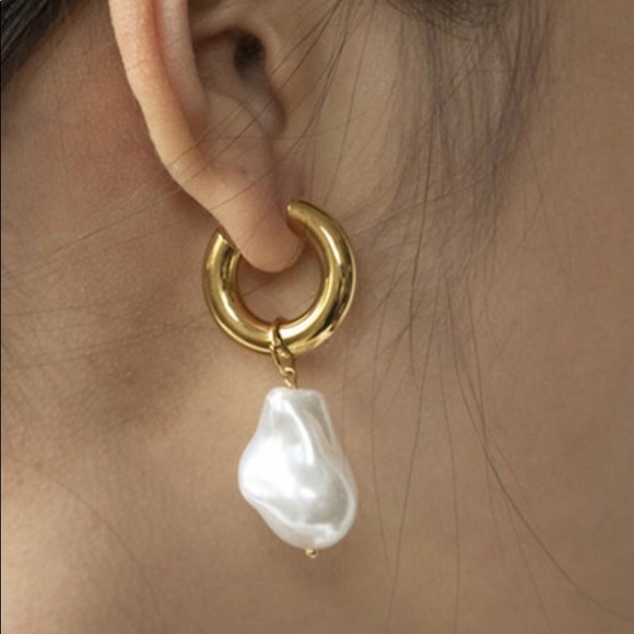 Beautiful earrings!! - Picture 2 of 3